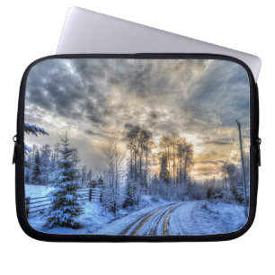 Farm Fält i Winter Snö vid Sunrise Laptop Sleeve