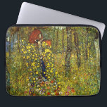 Farm Garden med Crucifix av Gustav Klimt Laptop Fodral<br><div class="desc">Farm Garden med Crucifix (1911/1912) av Gustav Klimt är en vintage Viktorian Era Symbolism bra art religiösa tavla. En naturscen med olika blommor runt en crucifix med Jesus Kristus i en trädgård på en gård. Om konstnären: Gustav Klimt (1862-1918) var en österrikisk symbolmålare och en av de mest framstående medlemmarna...</div>