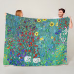 Farm Garden med solblommor, Gustav Klimt Fleecefilt<br><div class="desc">Gustav Klimt (14 juli, 1862 - 6 februari 1918) var en österrikisk symbolmålare och en av de mest framstående medlemmarna i Wien Secession-rörelsen. Klimt noteras för målningar, murar, skisser och andra föremål d'art. Förutom hans verk, som innefattar anklagelser och porträtt, målade han upp landskap. Klimt var bland konstnärer från Wienutträdet...</div>