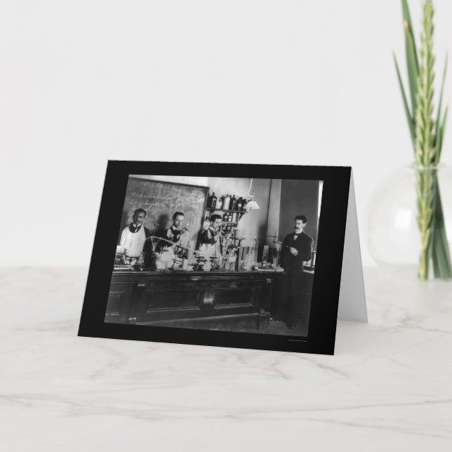 Farmaceutiskt labb på den Howard universiteten Kort (Framsida)