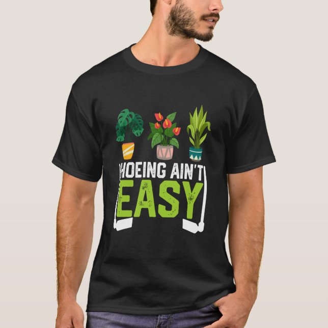 Farmer Hoeing Ain't Easy Vegetable Plants Gardenin T Shirt (Framsida)