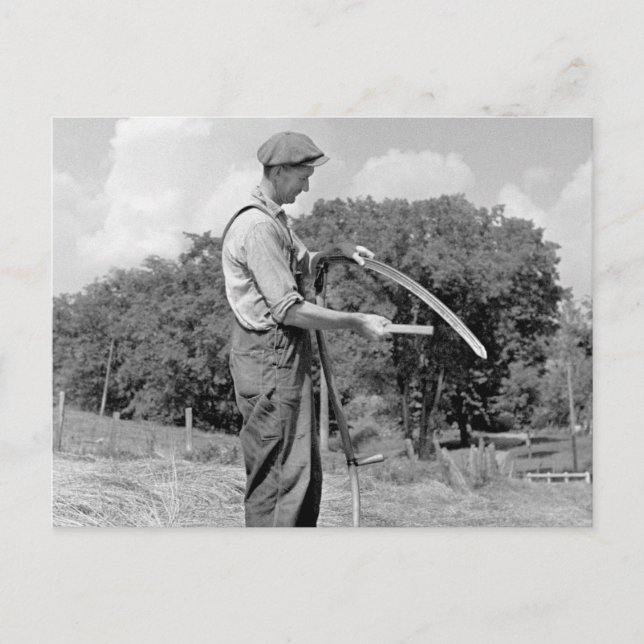 Farmer Sharpening a Scythe, 1930-talet Vykort (Framsida)
