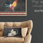 Farmhouse Coffee Kitchen Tupp Chalk Red Black Lumbarkudde<br><div class="desc">Ett vitt tupp med svart svan målades i vattenfärger och kombinerades med manusjografi,  handskrift och namn i typografi ephemera på en antika kritbakgrund. Denna roligt och charmerande teckning har målats och är grafiskt designad av den internationellt licensierade konstnären och designern Audrey Jeanne Roberts. Copyright.</div>
