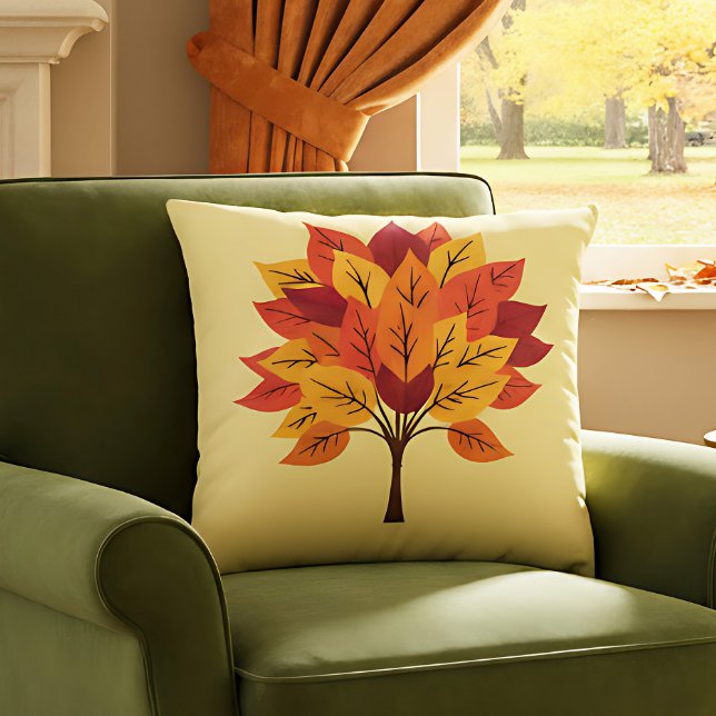 Farmhouse-fallenhet med Träd-design hösten Kudde (Fall tree pillow in warm leaf tones decorates a green armchair in the living room.)