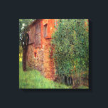 Farmhouse i Kammer av Gustav Klimt, Vintage Art Canvastryck<br><div class="desc">Farmhouse at Kammer (Bauernhaus in Kammer am Attersee) (1901) av Gustav Klimt är en vintage Victorian Era bra konst symbolism tavla. En yttre syn på ett gammalt stallhus eller en lada som bygger med träd, staket, gräs och trädgårdar. Om konstnären: Gustav Klimt (1862-1918) var en österrikisk symbolmålare och en av...</div>
