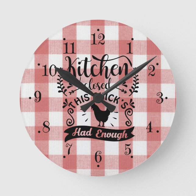 Farmhouse Red And White Gingham Kitchen Wall Clock Rund Klocka (Framsida)