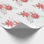 Farmhouse Watercolor Poinsettias Berries & Ro Presentpapper<br><div class="desc">Fintvätt av poinsettia och silver ro buketter med en liten bit av festive red bär. Lägg till en liten bit stil i paket den här säsongen.</div>
