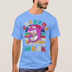 Farmor av födelsedagshajen Funny Retro Grandma T Shirt