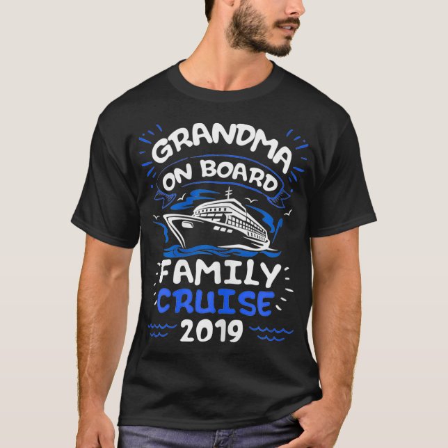 Farmor ombord på Cruise 2019 Cruising T Shirt (Framsida)