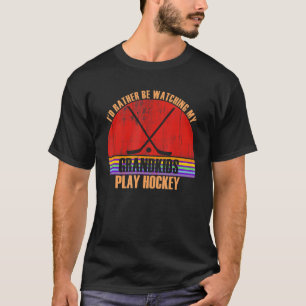 Farmor ska i stället titta på Play Hockey Grandki T Shirt