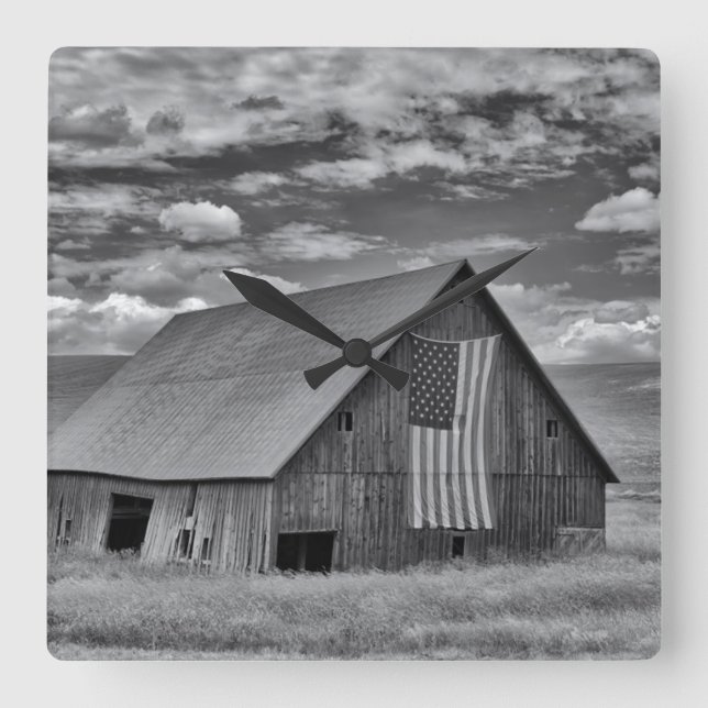 Farms | BW American Flag Barn Scene Fyrkantig Klocka (Framsida)