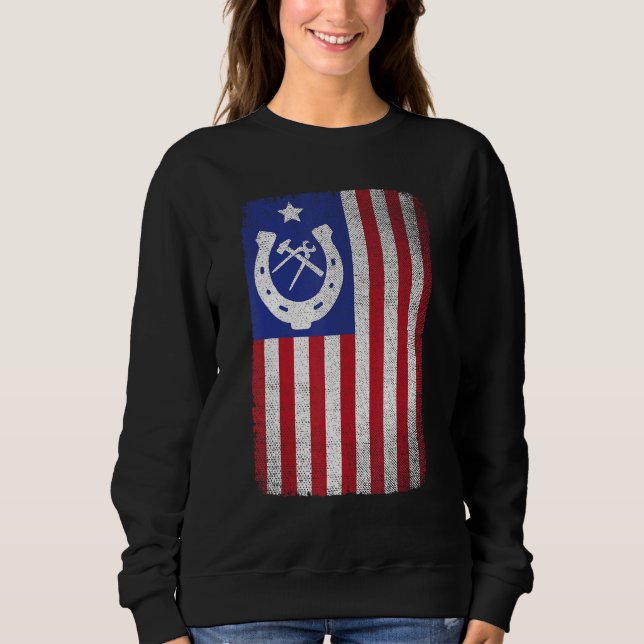 Farrier American Flag Horseshoe Horseshoeing T Shirt (Framsida)