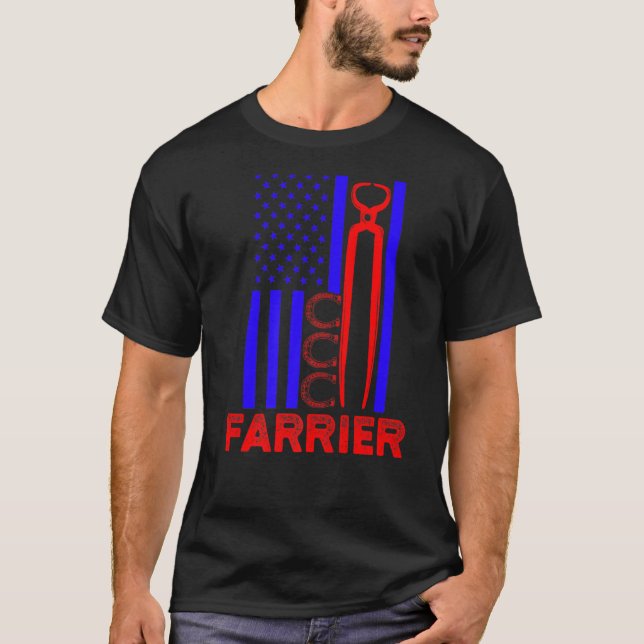 Farrier Horseshoe Hoof Trimming Equine Shoeing 1 T Shirt (Framsida)