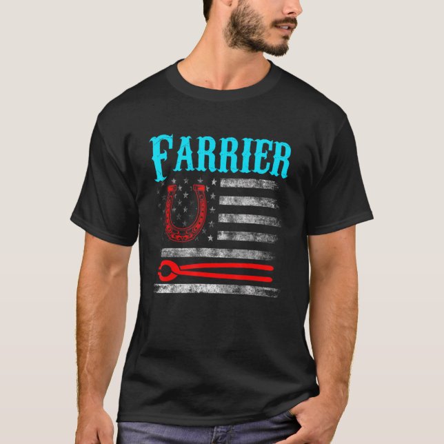 Farrier Horseshoe Hoof Trimming Equine Shoeing 2 T Shirt (Framsida)