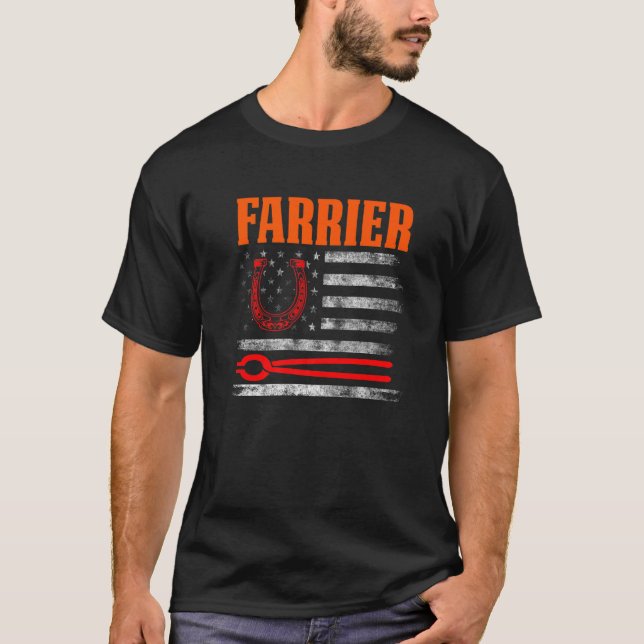 Farrier Horseshoe Hoof Trimming Equine Shoeing T Shirt (Framsida)