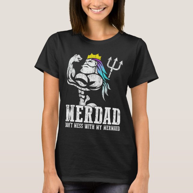 Fars dag Gift Merdad är inte  med min Sjöjungfru T Shirt (Framsida)