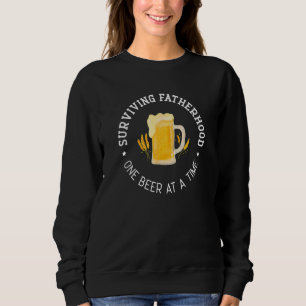 Fars dag Överlever faderskap ett öl vid en tidpunk T Shirt