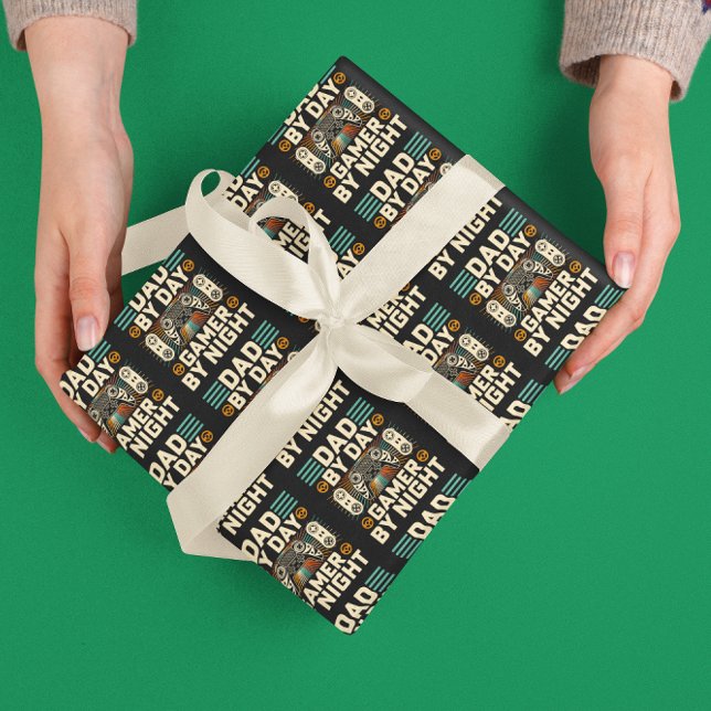 Fars dag Pappa efter dagspatent (gamer) på natten Presentpapper (Father's day Dad by day Gamer by night Wrapping Paper)