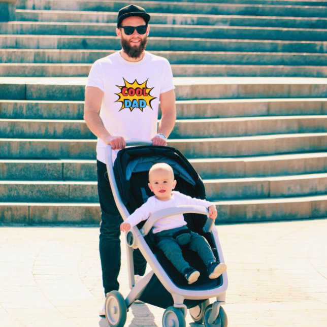 Fars dag Tecknad vid Bok Stil vid Manar vid Pappa  T Shirt (Skapare uppladdad)