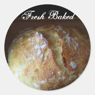 Färsk bakad homemade-brödfärg runt klistermärke