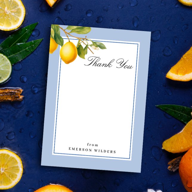 Färsk medelhavslemon, blå och vit Tack (Chic blue and white lemon theme flat thank you note stationery. Photo by Mohammad Metri on Unsplash)