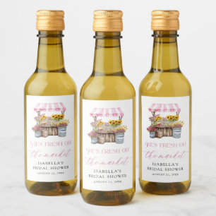 Färsk Möhippa på marknaden för jordbrukare Vinetikett