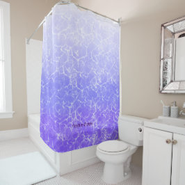 Färsk och ren lila vatten