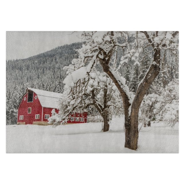 Färsk snö på röd lada (Framsidan)