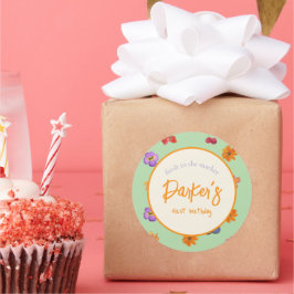 Färsk till marknaden Första födelsetalet - Blommig Runt Klistermärke