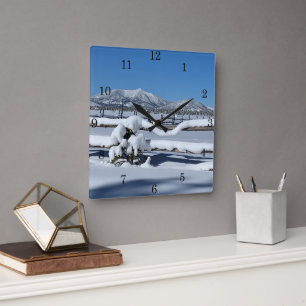 Färsk Winter Snö-scen med siffror Fyrkantig Klocka