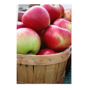 Färska äpplen i Basket på jordbruksmarknaden Fototryck