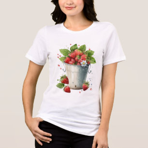 Färska Plockade jordgubbar i en Bucket T Shirt