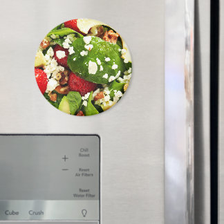 Färska sallader med spenat, avokado och jordgubbe magnet
