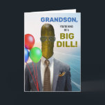Farson Funny Birthday-typ av en Big Dill Pickle Kort<br><div class="desc">Morson,  du är en stor docka! Lustigt födelsedag,  pappert hälsningskort med ett foto av en dillväljare med kostym och slips och solglasögon. Matmattemat hälsningskort för pun. Anpassa omslaget och insida-födelsedagsmeddelandet efter behov. Art,  bild och versell copyright © Shoaff Ballanger Studios,  2025.</div>