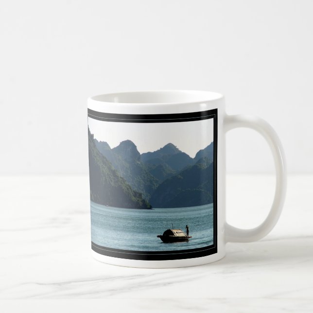 Fartyg i den Halong fjärden Kaffemugg (Höger)