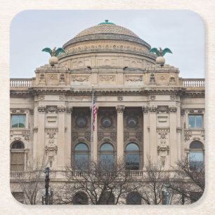 fasad av milwaukee public bibliotek underlägg papper kvadrat