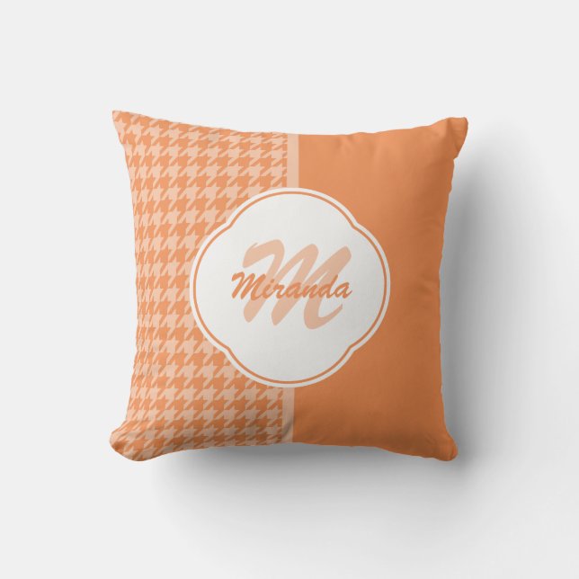 Fashionable Orange Houndstooth Monogram och Namn Kudde (Framsida)