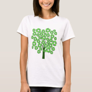 Fashionably grönt återvinnasymbolträd t shirt