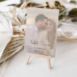Fäst foto Bröllop med piklimmerskript Bordsnummer<br><div class="desc">Modern design och elegant som skrivs ut med Bordsnumret Whimsical Script Modern Faded Photo Bröllop som kan anpassas med din text och lägga till varje bordsnummer-kort i din kundvagn, en efter en. Klicka på knappen "Anpassa" och använda verktyg som är utformat för att ändra mallen. Kolla in Graphic Art Design-arkivet...</div>