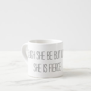 Fast hon är men, lite är hon våldsam espressomugg