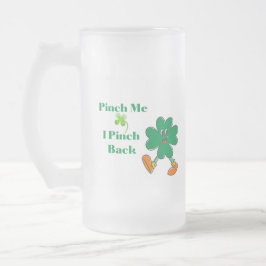 Fäst mig, jag klämmer tillbaka på en. frostat ölglas