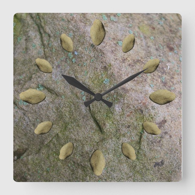 Fast - sten av åldrar tar tid på fyrkantig klocka (Framsida)