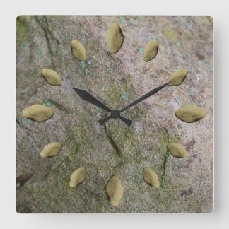 Fast - sten av åldrar tar tid på fyrkantig klocka