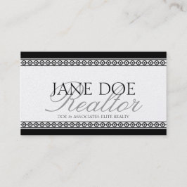 Fastighetsmäklare skrivar guld- högvärdigt papper visitkort