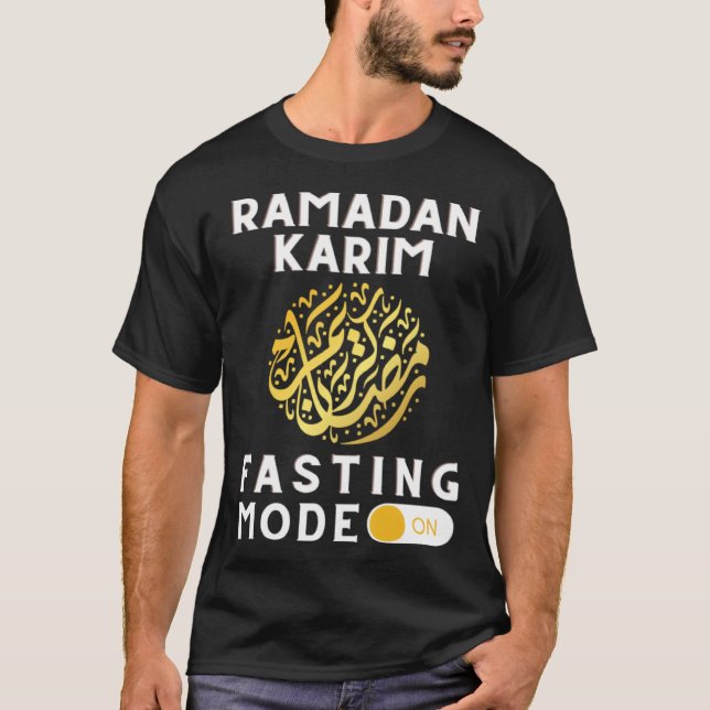 Fasting Mode on  Ramadan Mubarak Karim for Muslims T Shirt (Framsida)