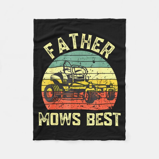Father Mows Funny Fathers Day Dad Jokes Lawn Mowin Fleecefilt (Framsidan)