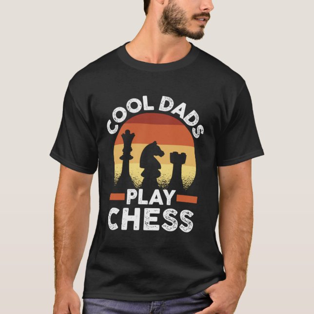 Father s Day Chess Player Retro Cool Dads Play Che T Shirt (Framsida)