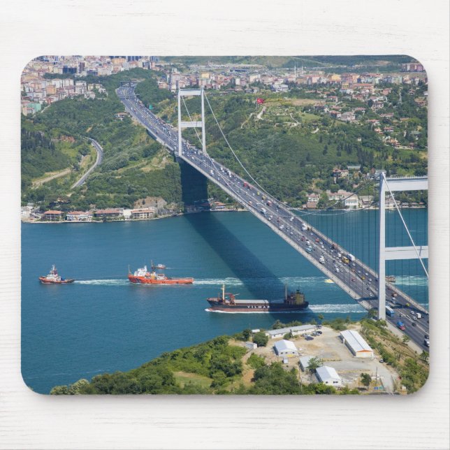 Fatih Sultan Mehmet Bridge över Bosphorus. Musmatta (Framsidan)