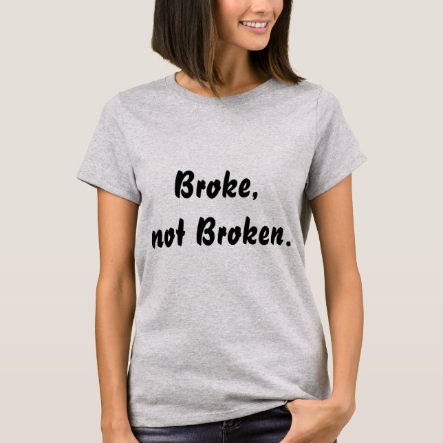 Fattiga, inte brutna citationsteckenkvinna T-tröja Tee Shirt (Framsida)