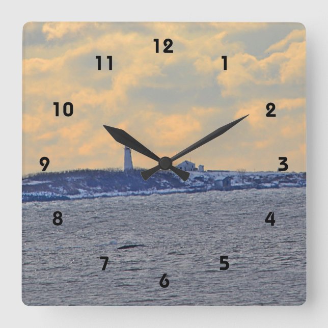 Faulkners ö Wall Clock Fyrkantig Klocka (Framsida)
